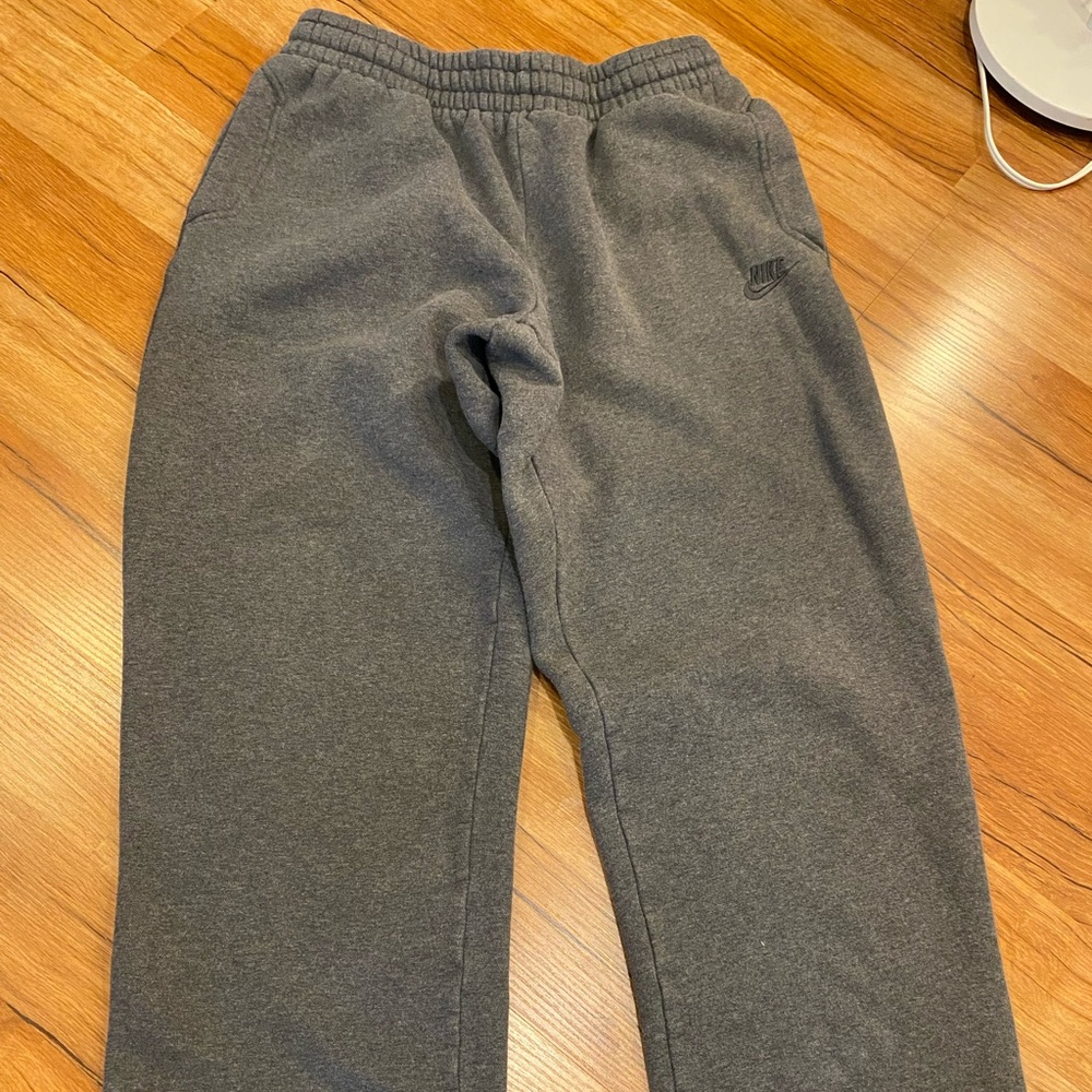 Nike Sportswear Club Fleece wide-leg sweatpants in gray Womans